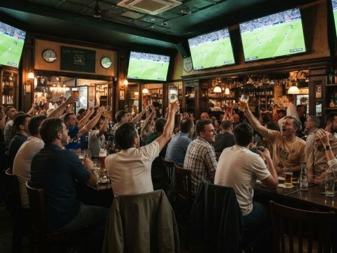 sports-bar-watching-soccer-football-crowd-pub